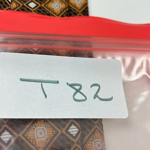 Harry Rosen Men's 100% Silk Tie - Picture 6 of 6